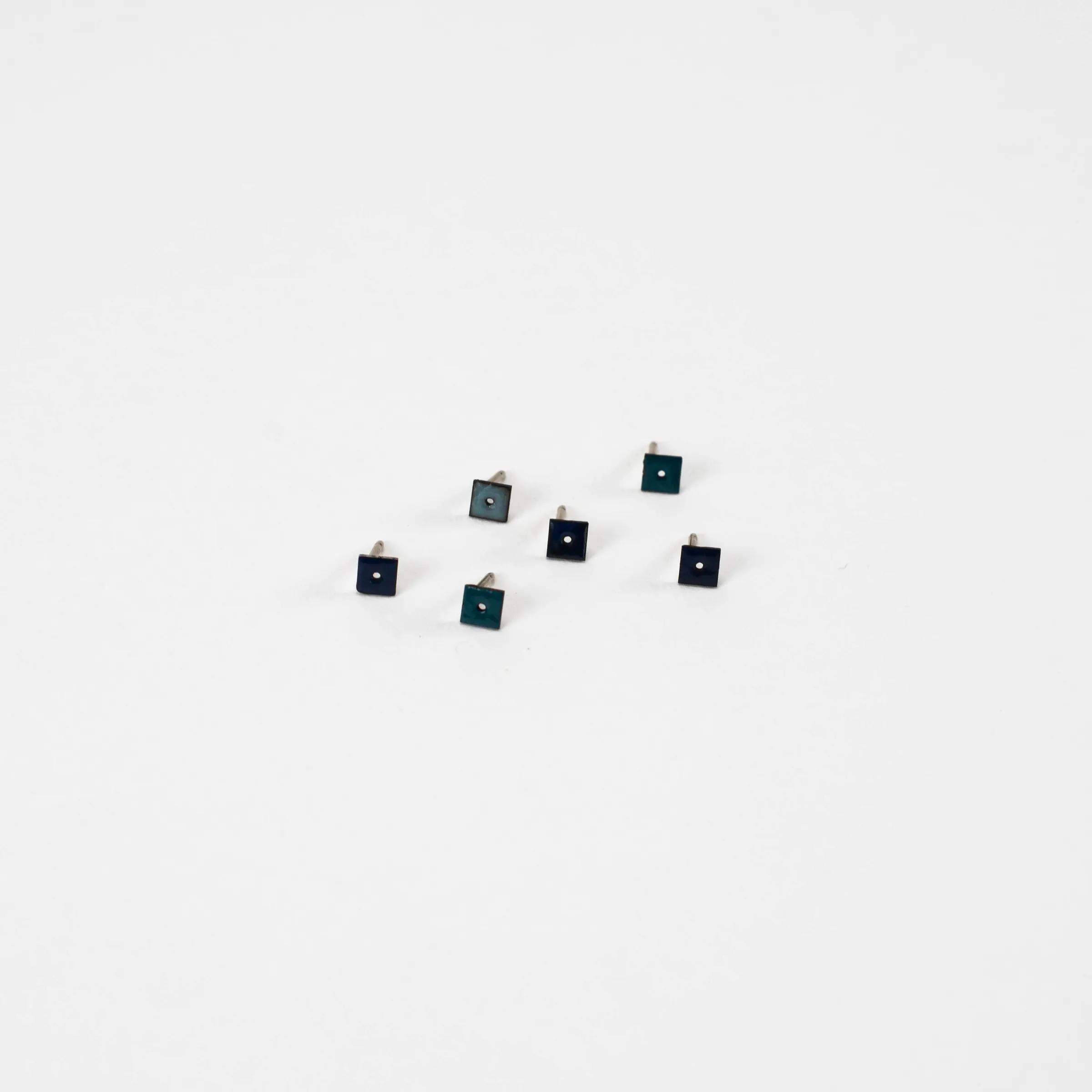 resist - single pixel - pin — image 2 of 4