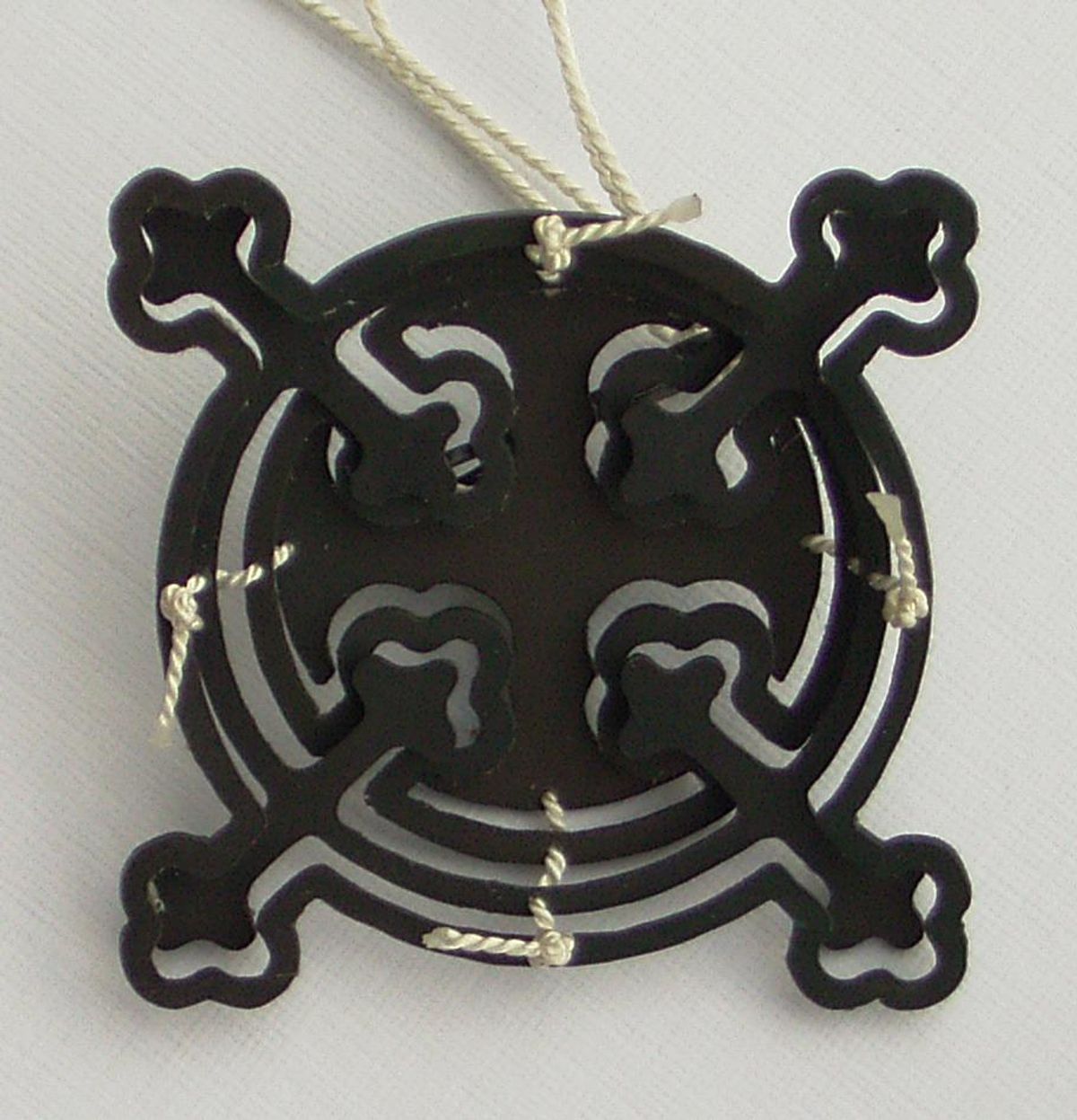 Black Planar Cross