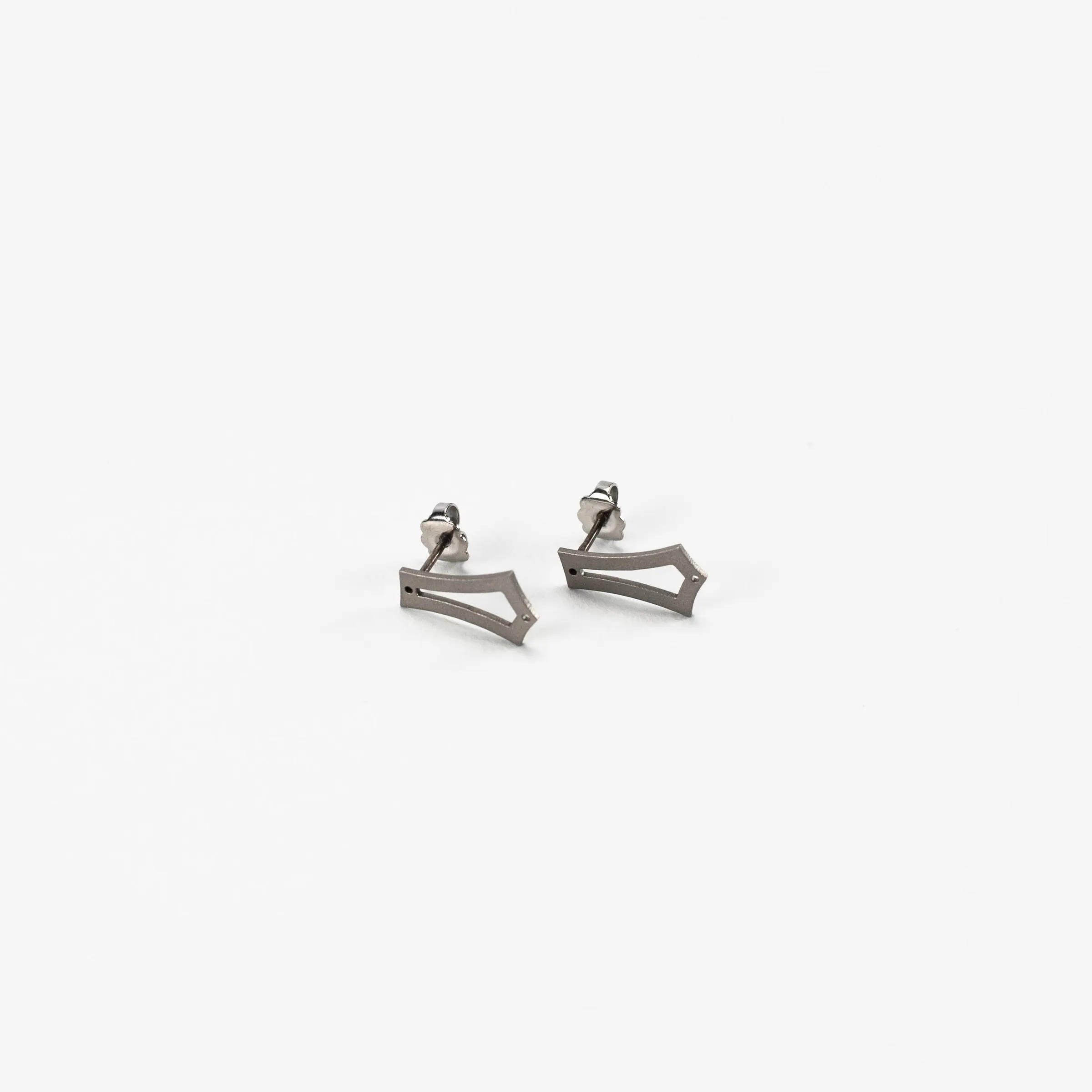 La Geometrie Matte Studs