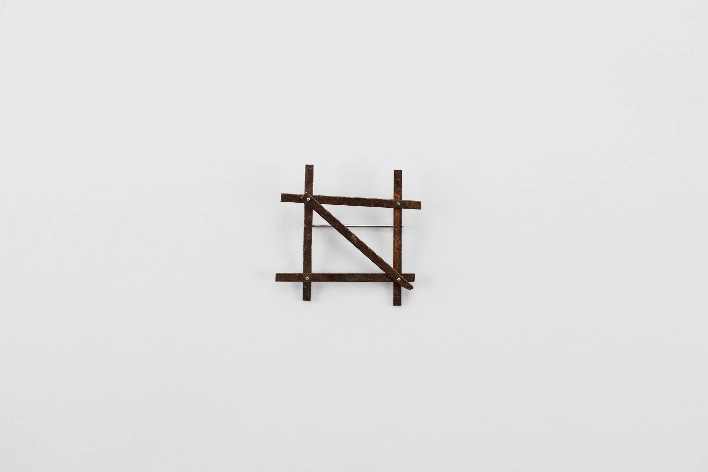 A/US Raw Brooch 01