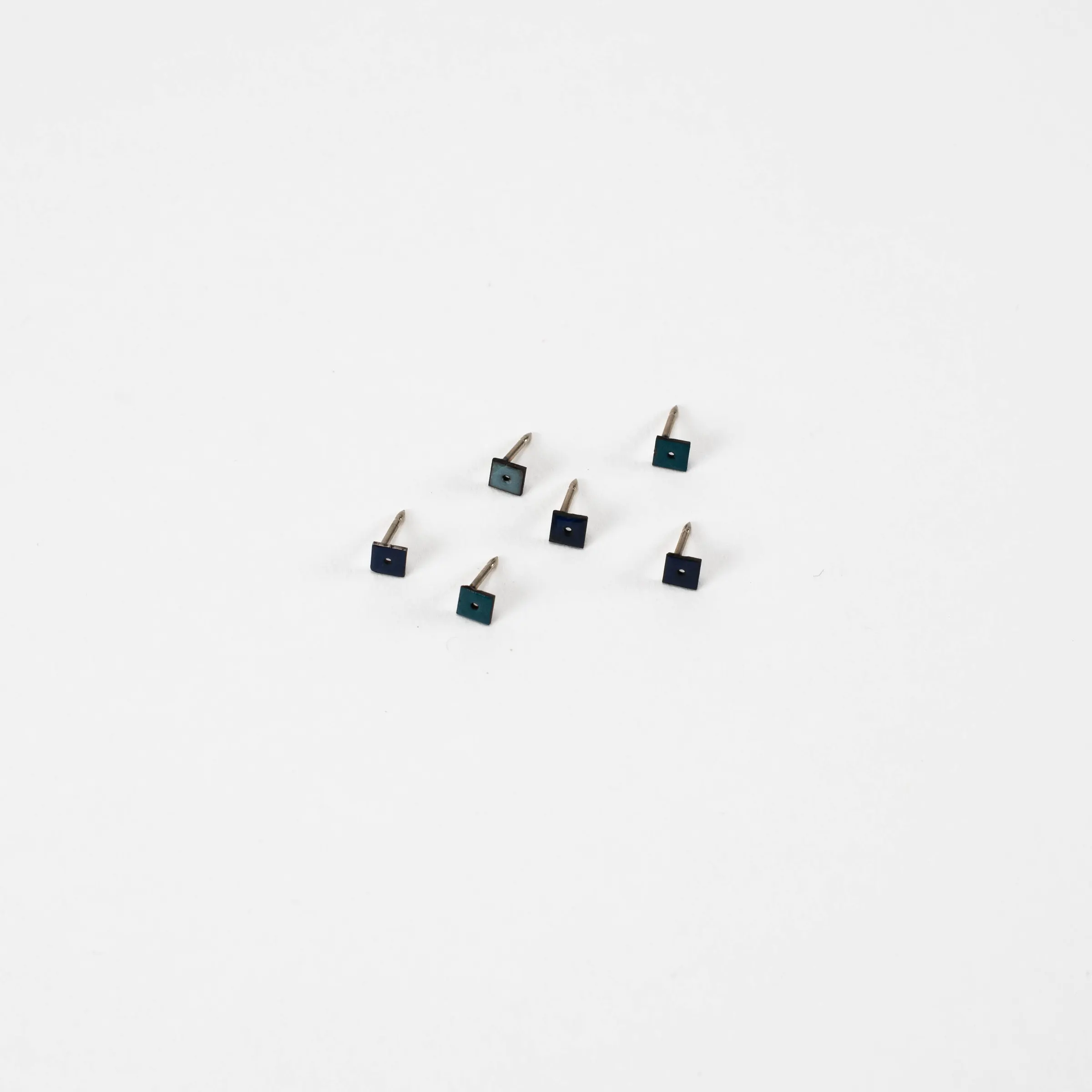 resist - single pixel - pin — image 3 of 4