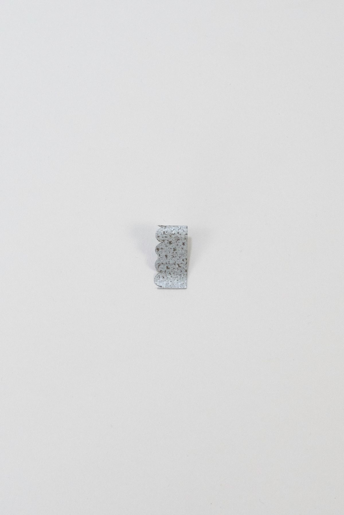 Juukan Tears Offcuts Vertical Serrated Pin — image 1 of 2