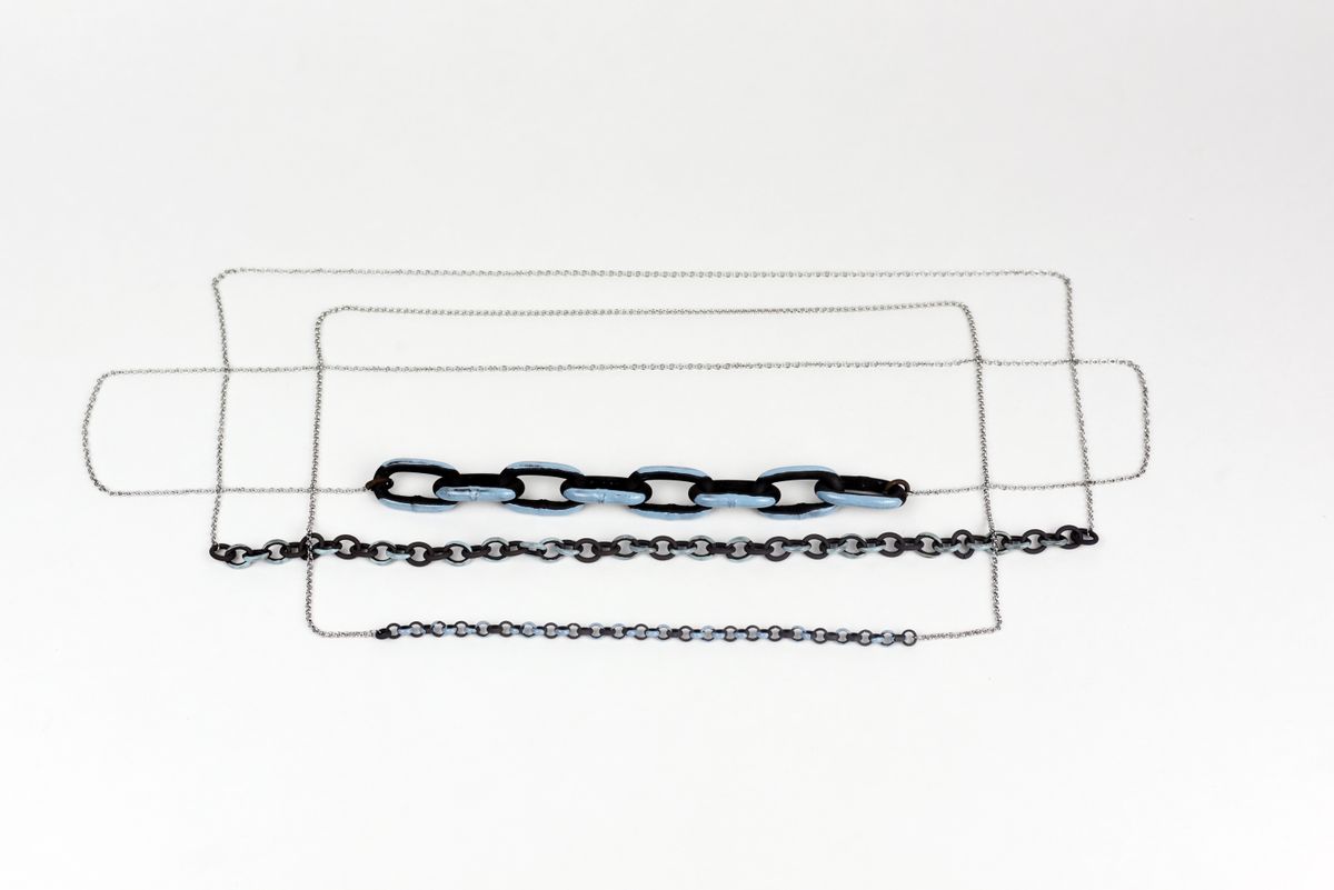 resist - chain — image 4 of 5