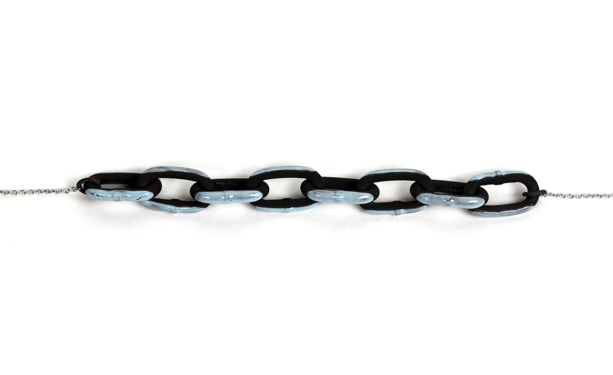 resist - chain — image 5 of 5