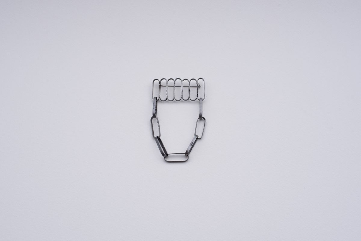 rcw... #1 brushed chain brooch 01 — image 1 of 4