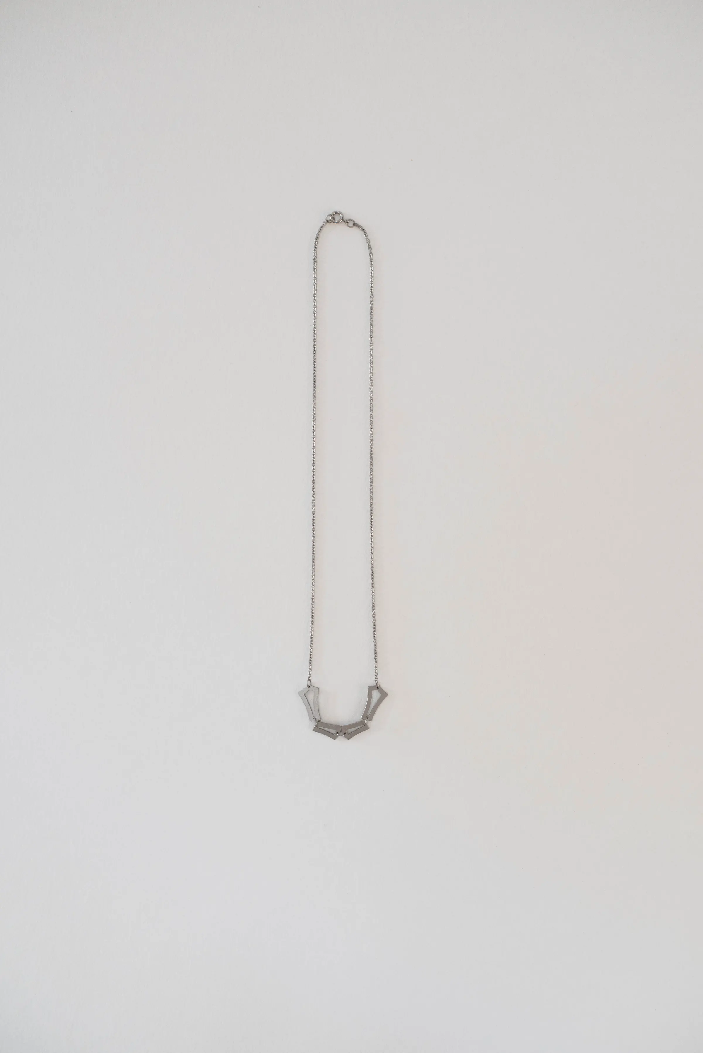La Geometrie Point Neckpiece 01