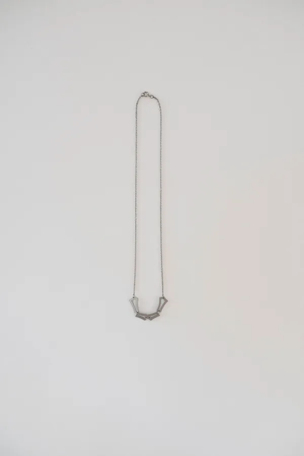 La Geometrie Point Neckpiece 01