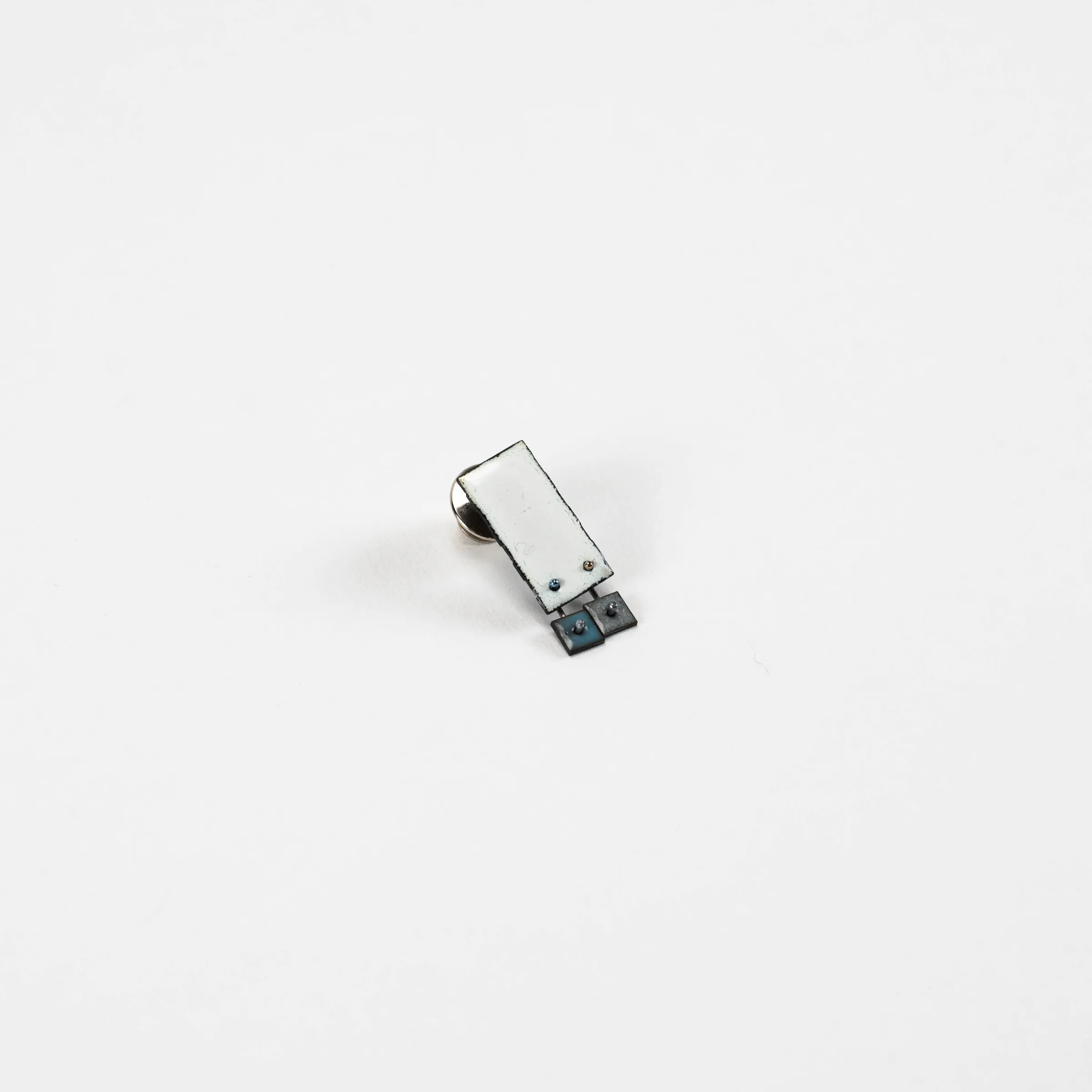 resist-remainder blue/white pin