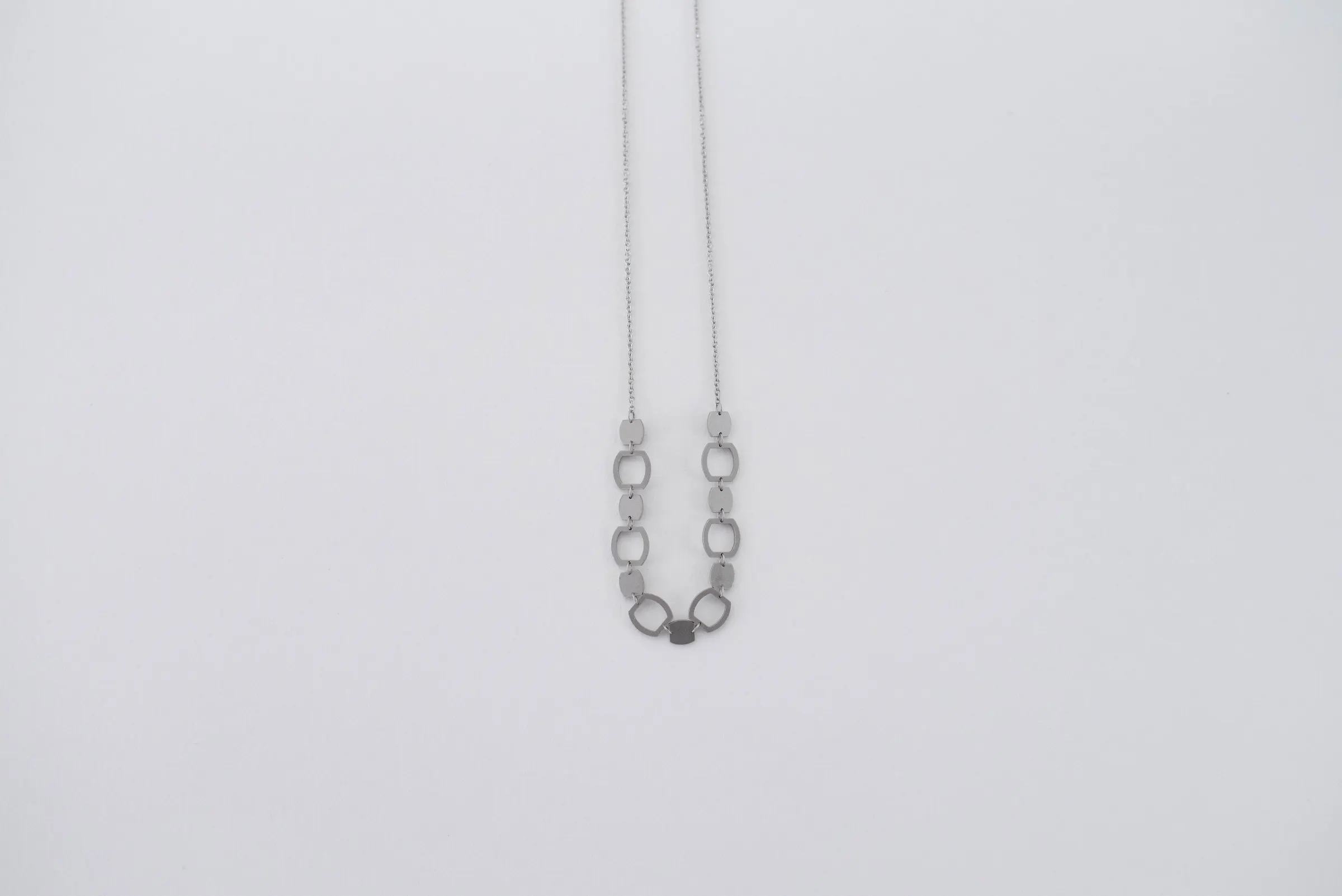 La Geometrie Hollow Barrels Chain — image 1 of 2